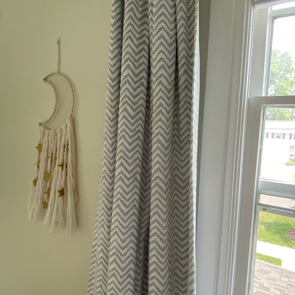 Pottery barn teen chevron light blue pattern black out
